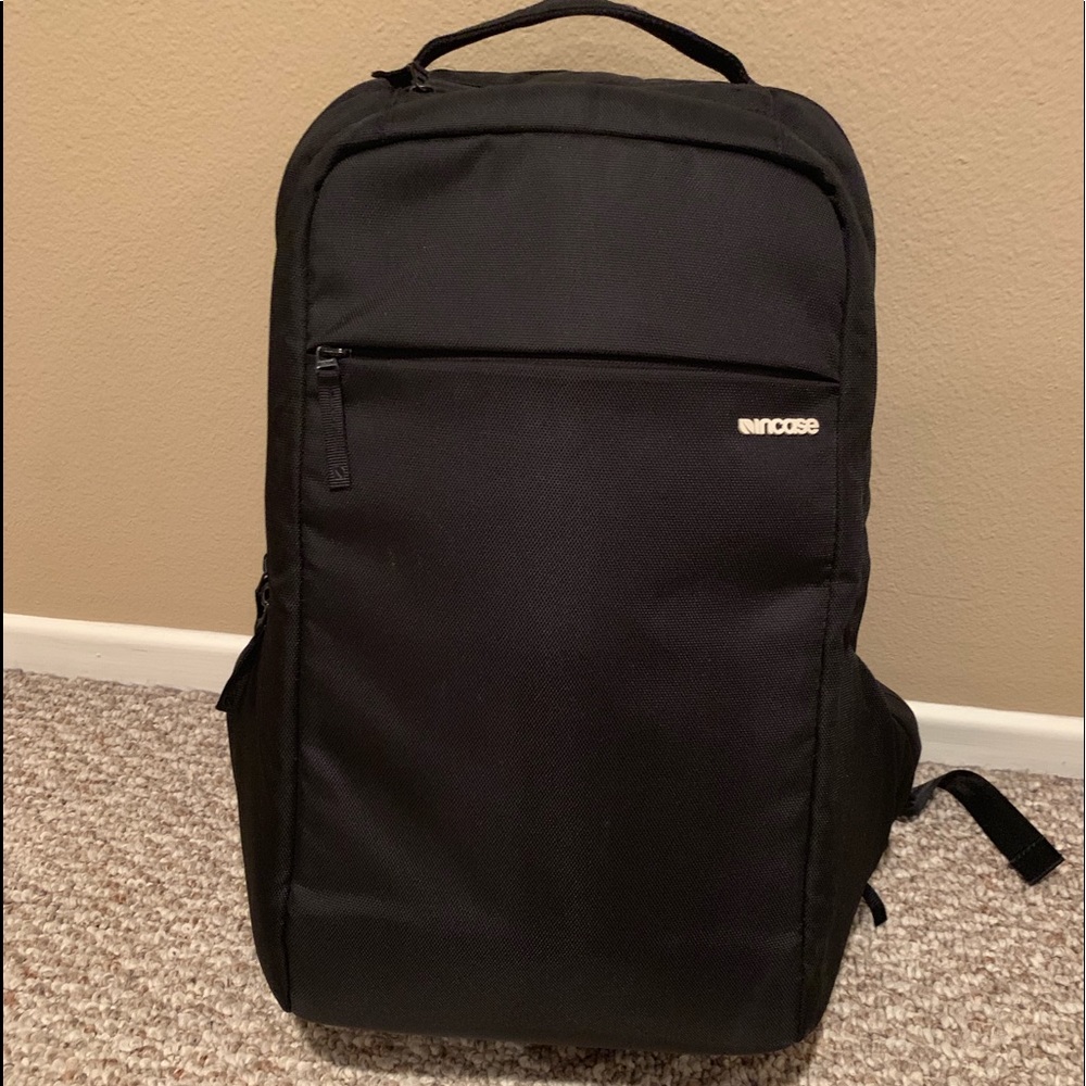 Incase icon backpack